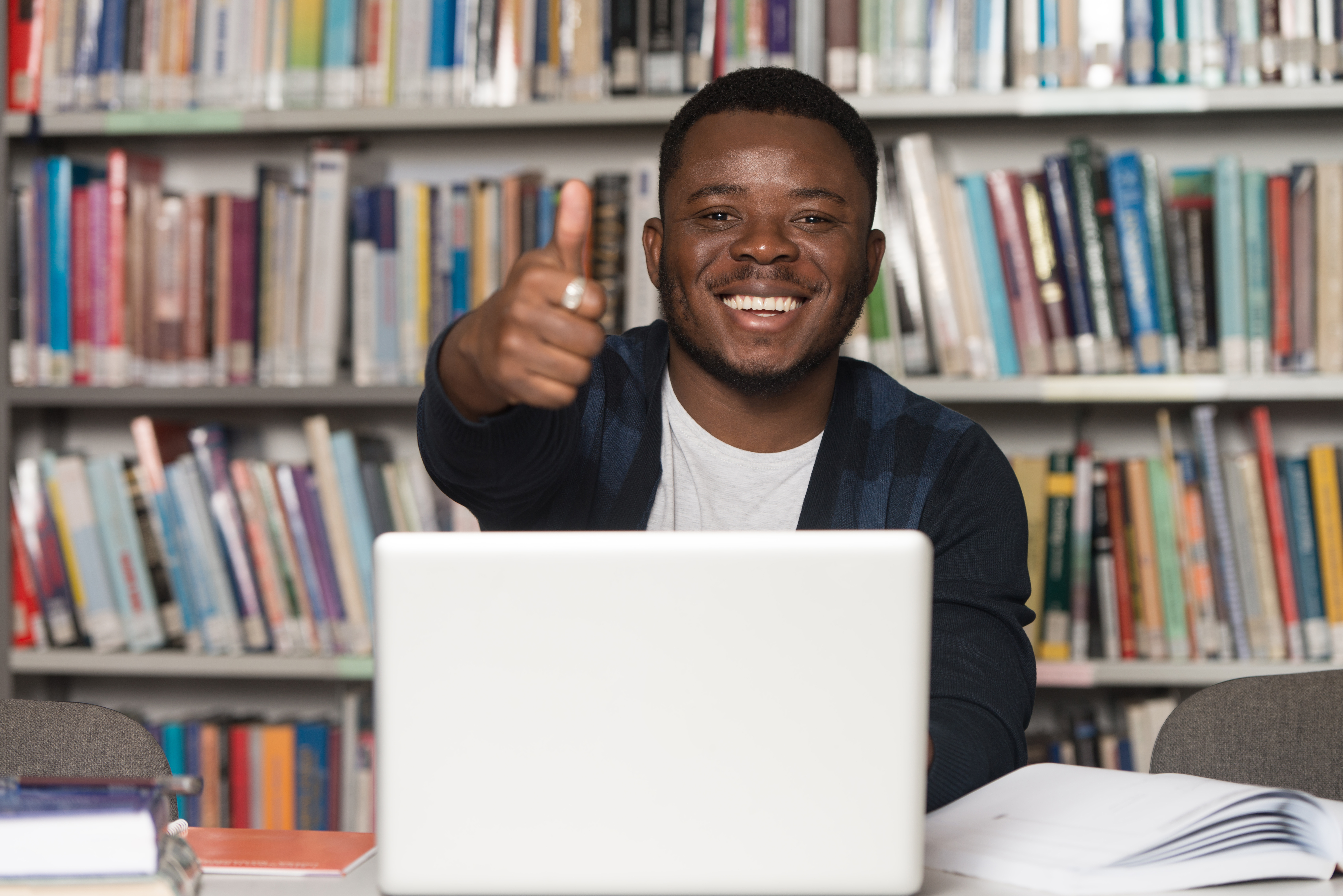 Student using online education platform